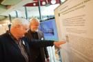 Dr. Hans-Joachim diskutiert Worst Case Szenarien Dr. Hans-Joachim diskutiert Worst Case Szenarien