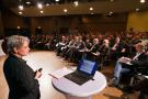 Einführung für die rund 300 Konferenzteilnehmer, Prozessbegleiterin Ruth Hammerbacher, hammerbacher beratung & projekte, Osnabrück Einführung für die rund 300 Konferenzteilnehmer, Prozessbegleiterin Ruth Hammerbacher, hammerbacher beratung & projekte, Osnabrück