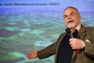 Dr. Manfred Lück betont für die Stadt Drensteinfurt die Eingriffe in die Landschaft im Falle einer flächigen Erdgasförderung Dr. Manfred Lück betont für die Stadt Drensteinfurt die Eingriffe in die Landschaft im Falle einer flächigen Erdgasförderung